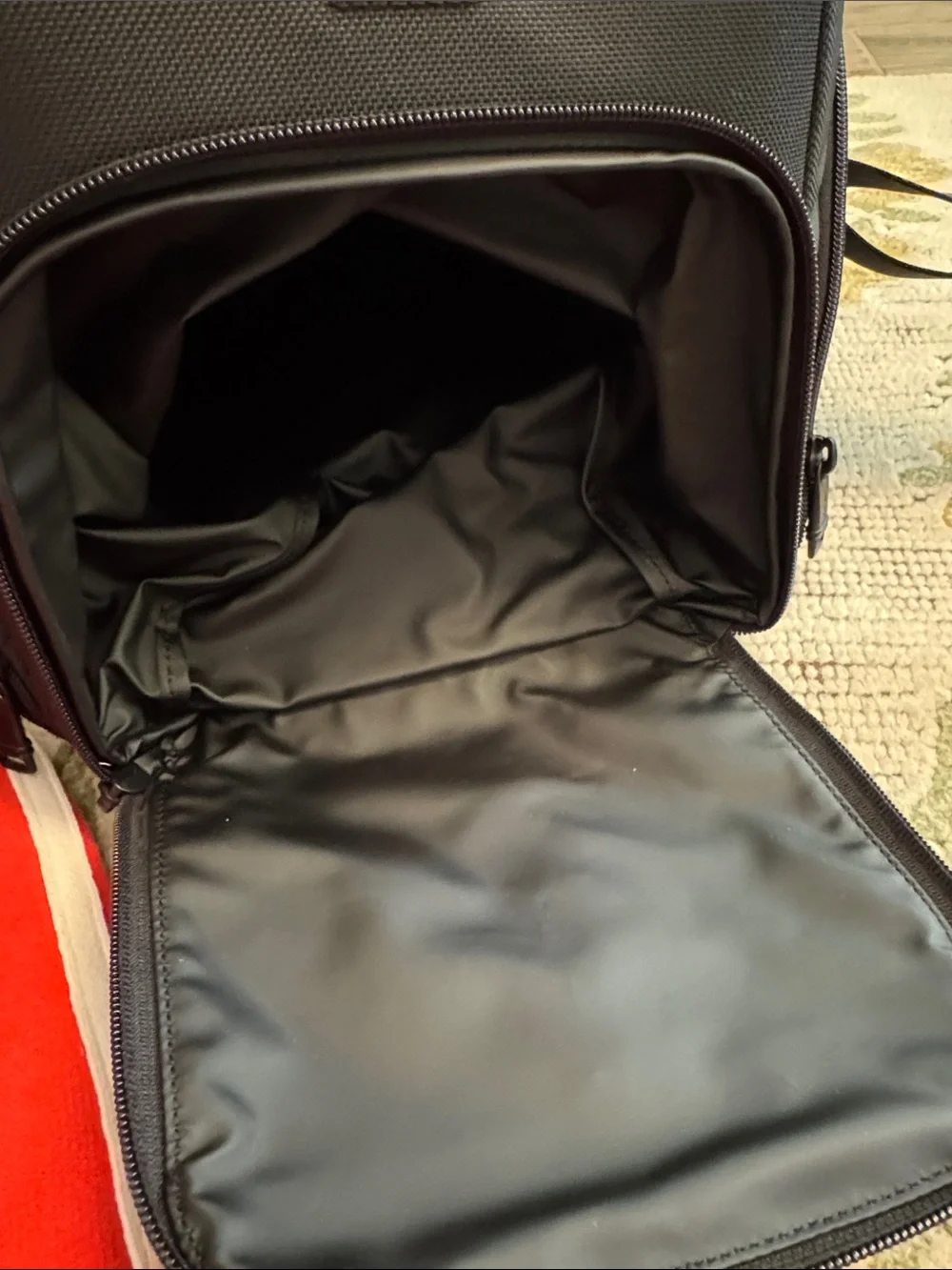 Tumi Sport Black Men’s golf Duffel with Detachable Shoulder Strap NWT
